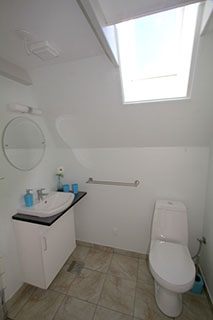 badevÃ¦relse - toilet og hÃ¥ndvask